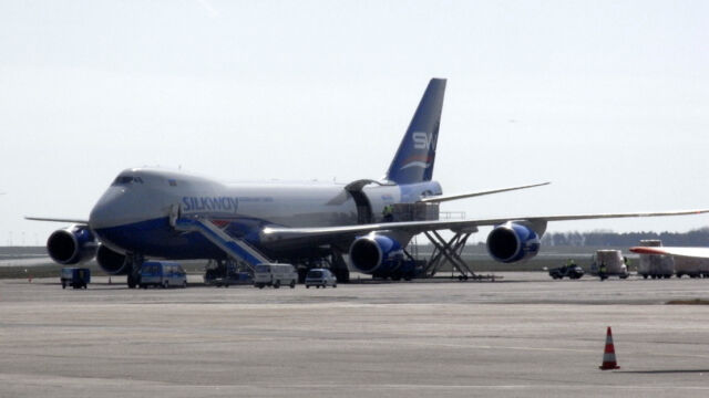 Silk Way azerbajdzsáni légitársaság Boeing B747-8F tehergépe.