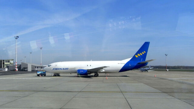 A Farnair Boeing B737-400 cargo