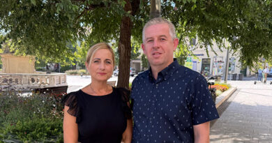 RAJTUNK A VILÁG SZEME. Sármellék és Zalavár polgármestere a motoros műrepülő világbajnokságról