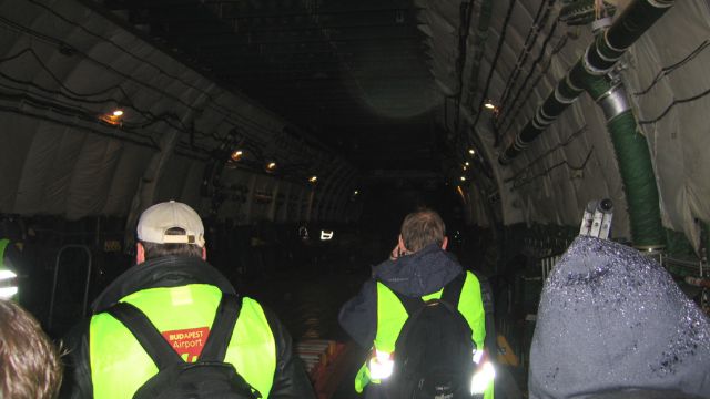 Végre bemehettünk az elejébe, a nagy feneketlen gyomor akár 240 tonna hasznos terhet is elnyelhet.