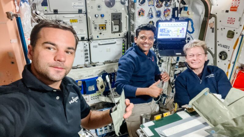 GMT178_A2G_Ax-4 Tibor Kapu_Happy Sn